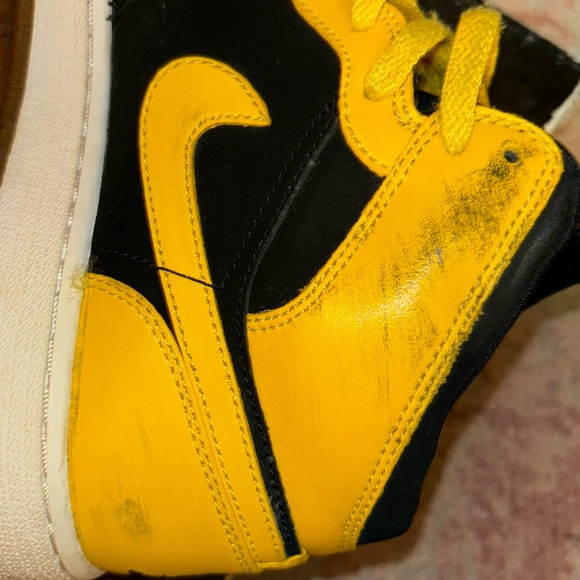 Air Jordan “Bumble Bee” Ones 🐝 - Picture 6 of 7